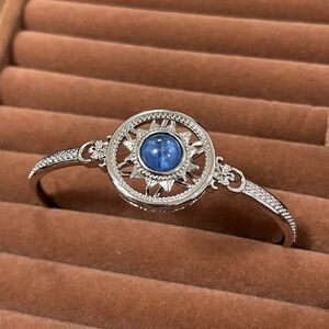 blue kyanite stone cuff with silver plated and spinning star ⭐️